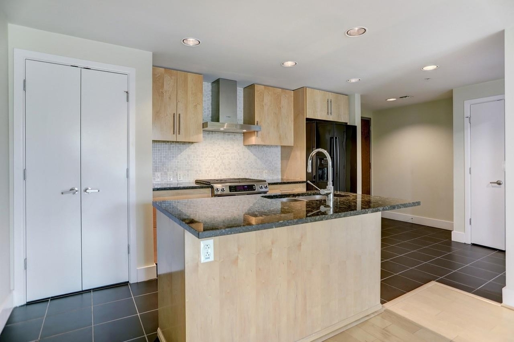 300 Bowie St - Photo 2
