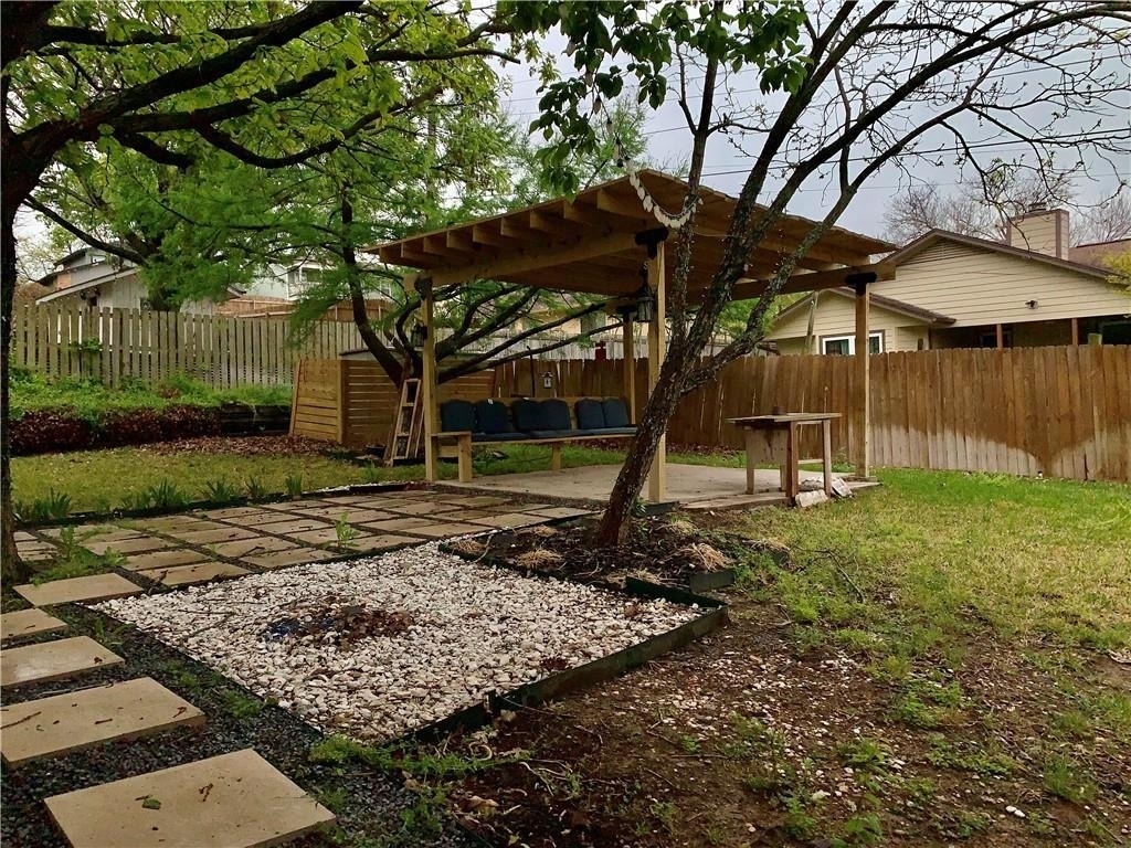 2406 Stirrup Dr - Photo 16