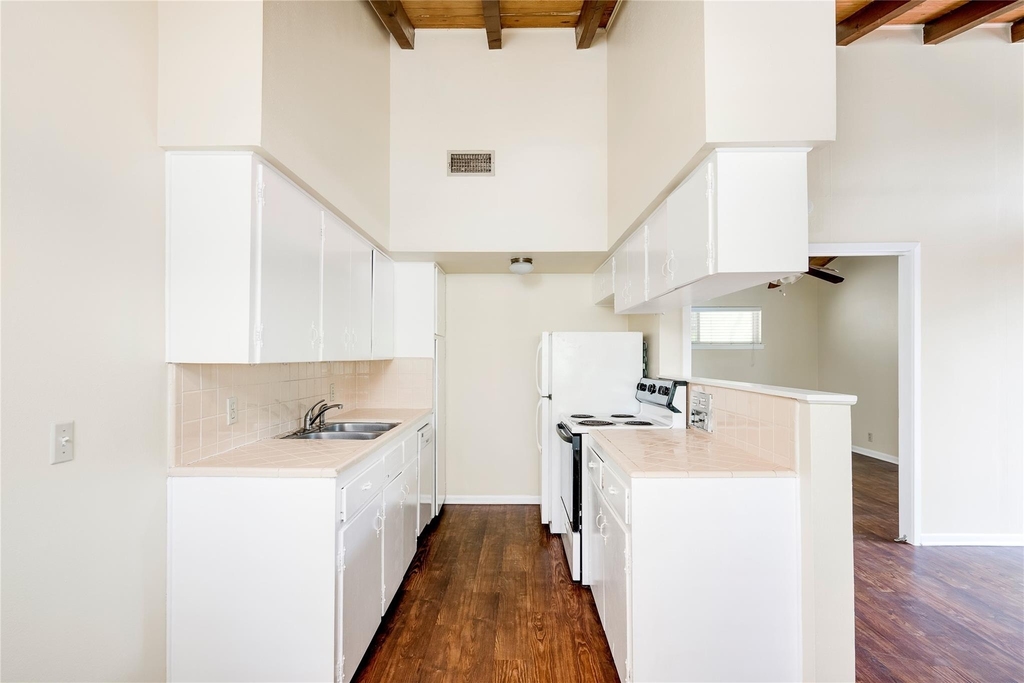 1511 Shoal Creek Blvd - Photo 4