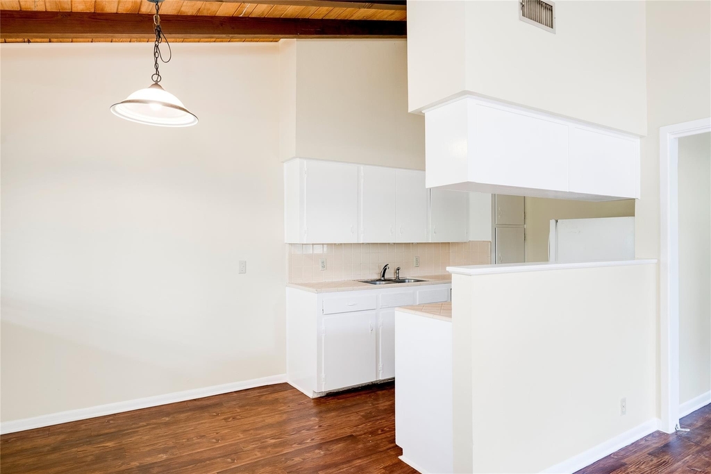 1511 Shoal Creek Blvd - Photo 3