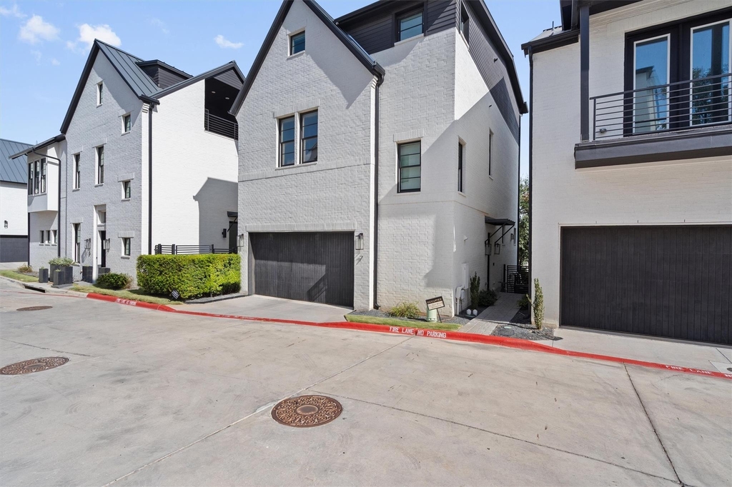 1719 Spyglass Dr - Photo 2