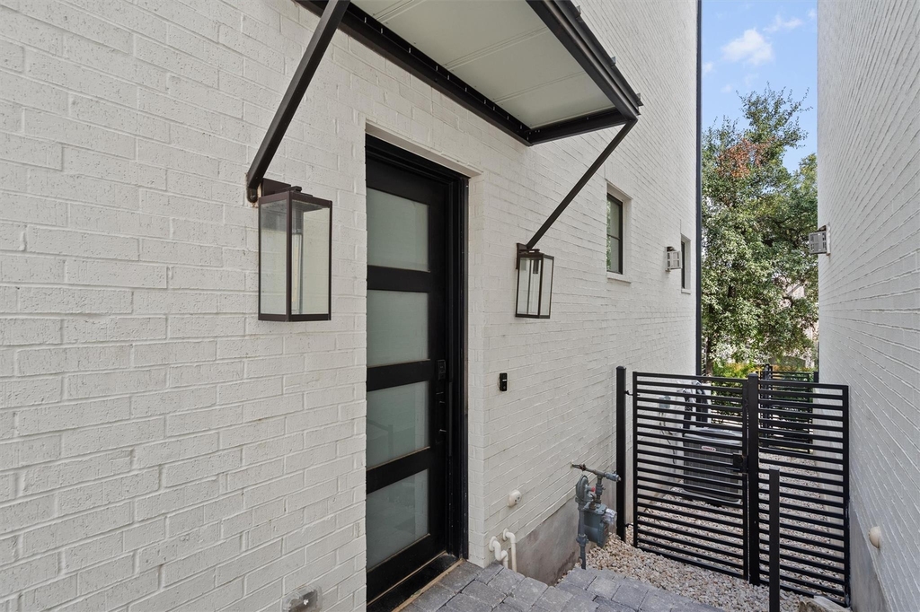 1719 Spyglass Dr - Photo 3