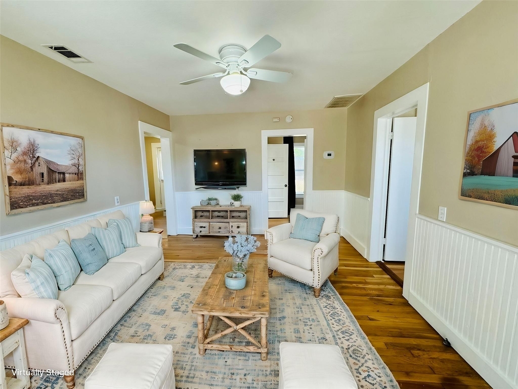206 S Elm St - Photo 1