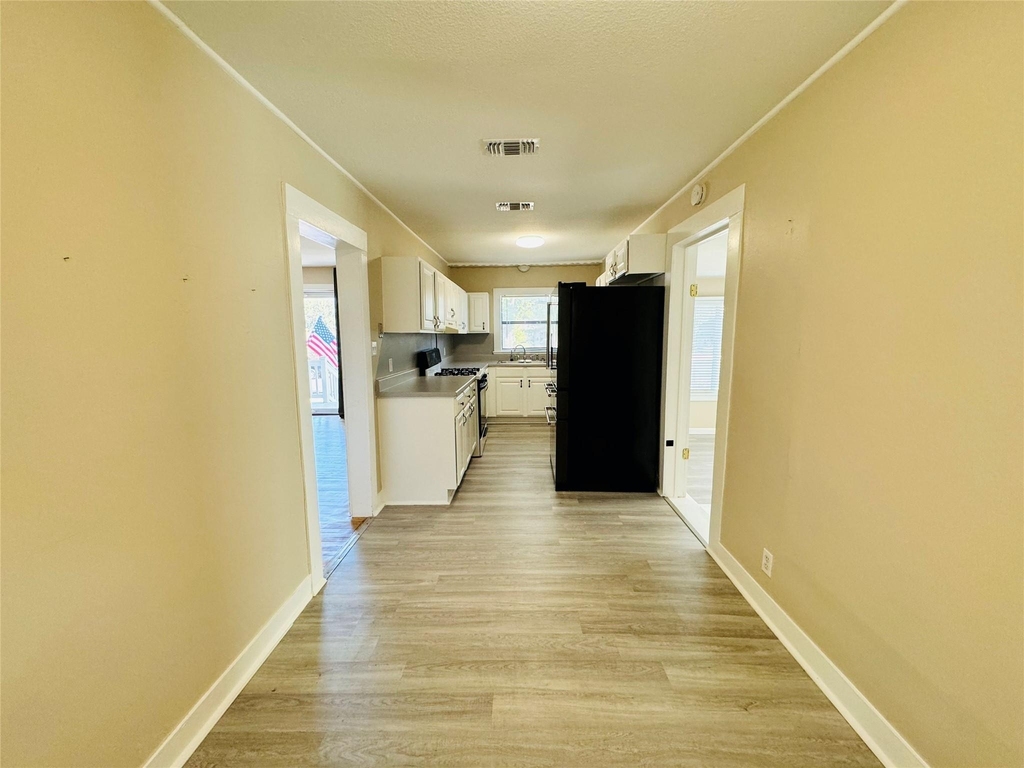 206 S Elm St - Photo 4