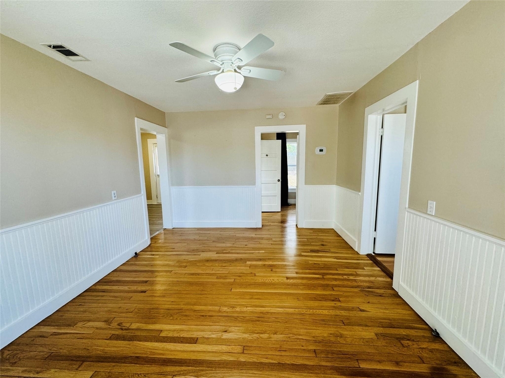 206 S Elm St - Photo 2