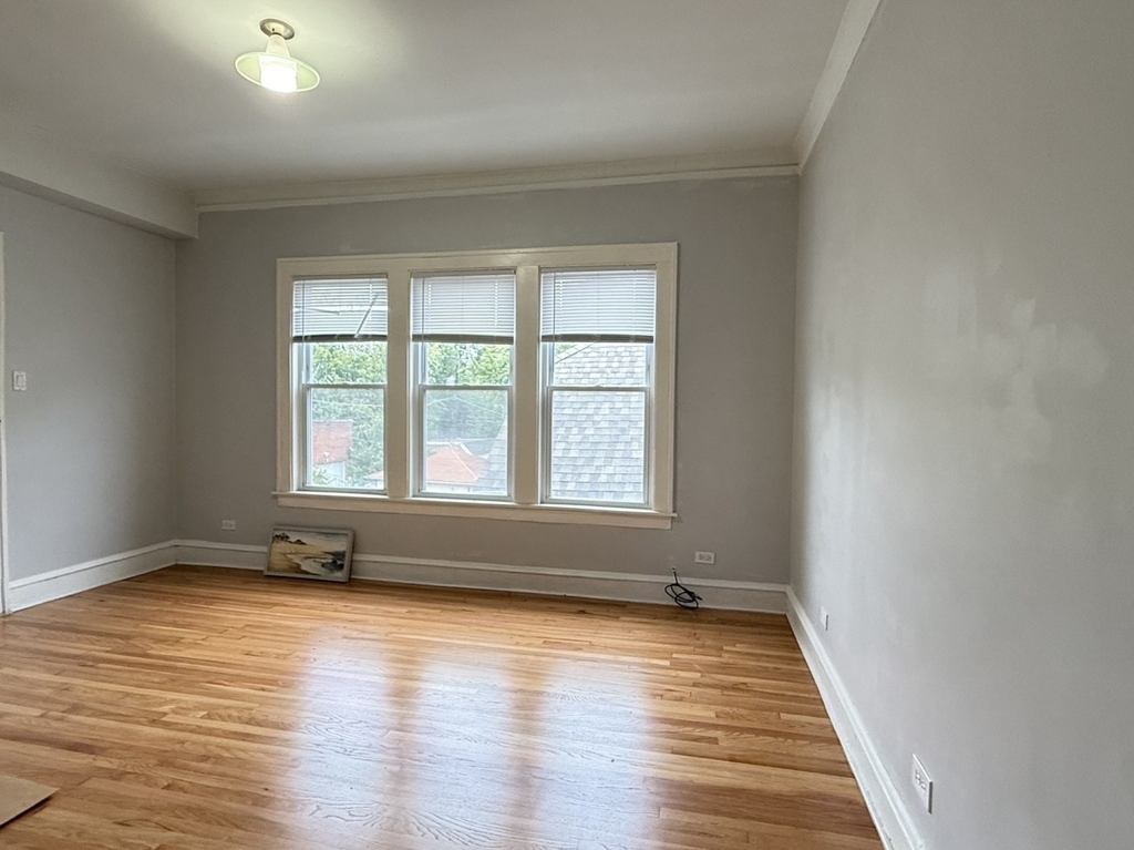 4608 N Kenton Avenue - Photo 4