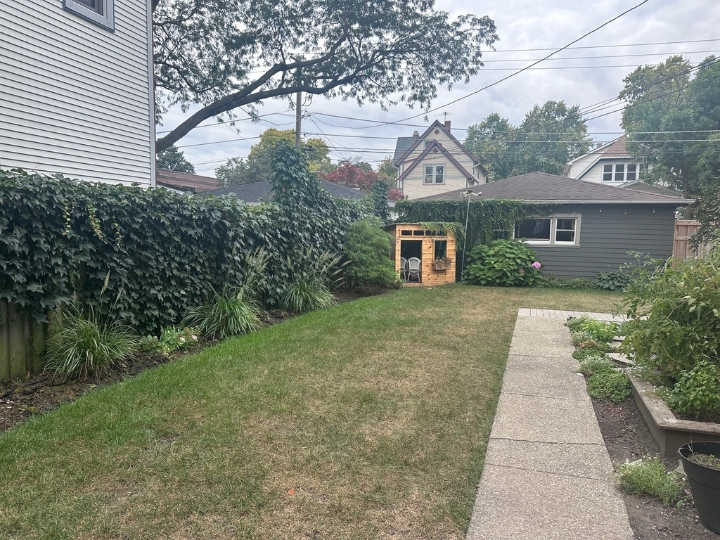 541 Beloit Avenue - Photo 8