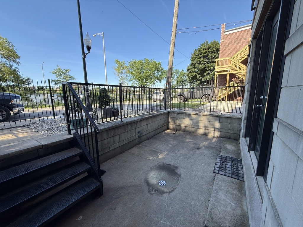 2513 W Congress Parkway - Photo 1