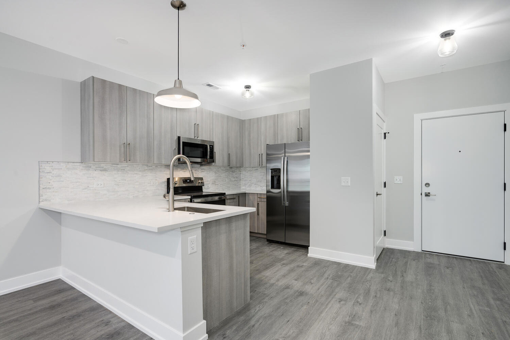 825 E 61st Street - Photo 3