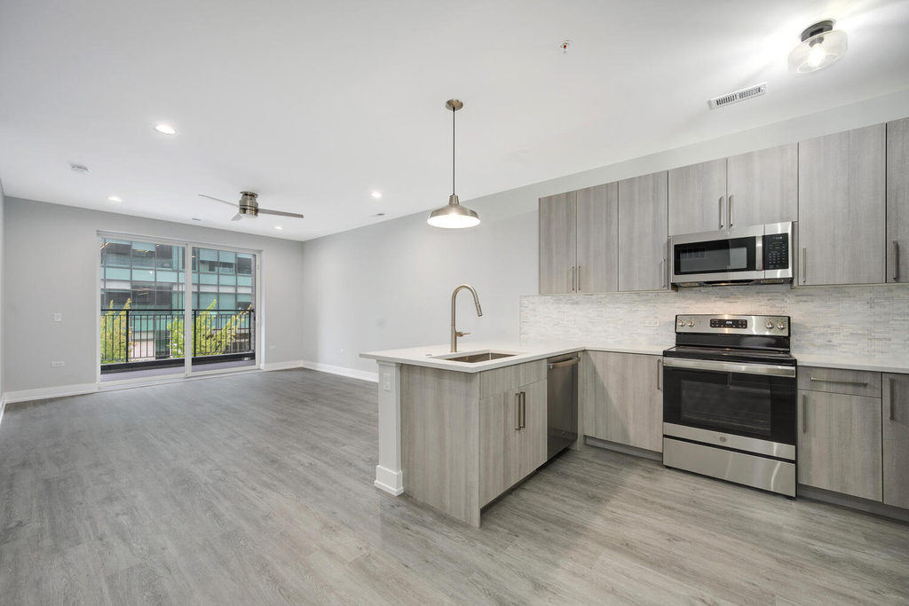 825 E 61st Street - Photo 1