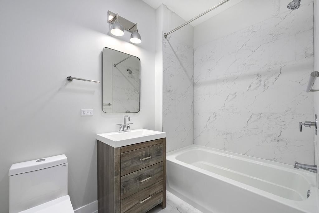 825 E 61st Street - Photo 8