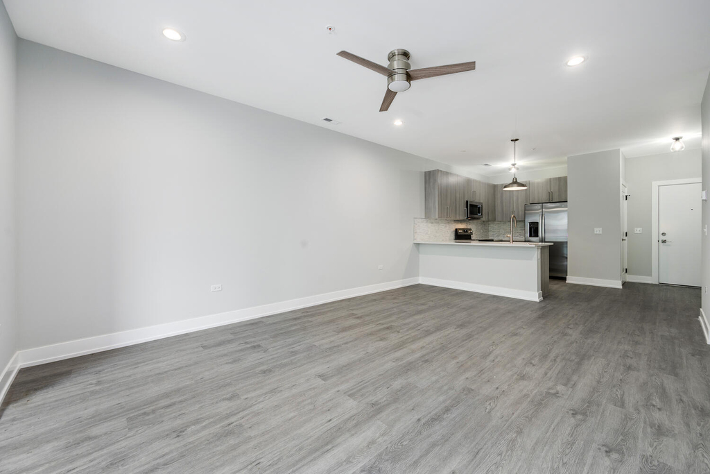 825 E 61st Street - Photo 7