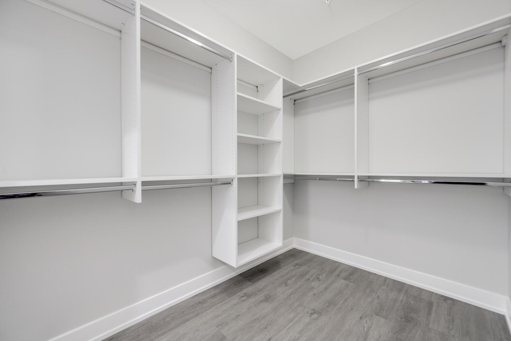 825 E 61st Street - Photo 10