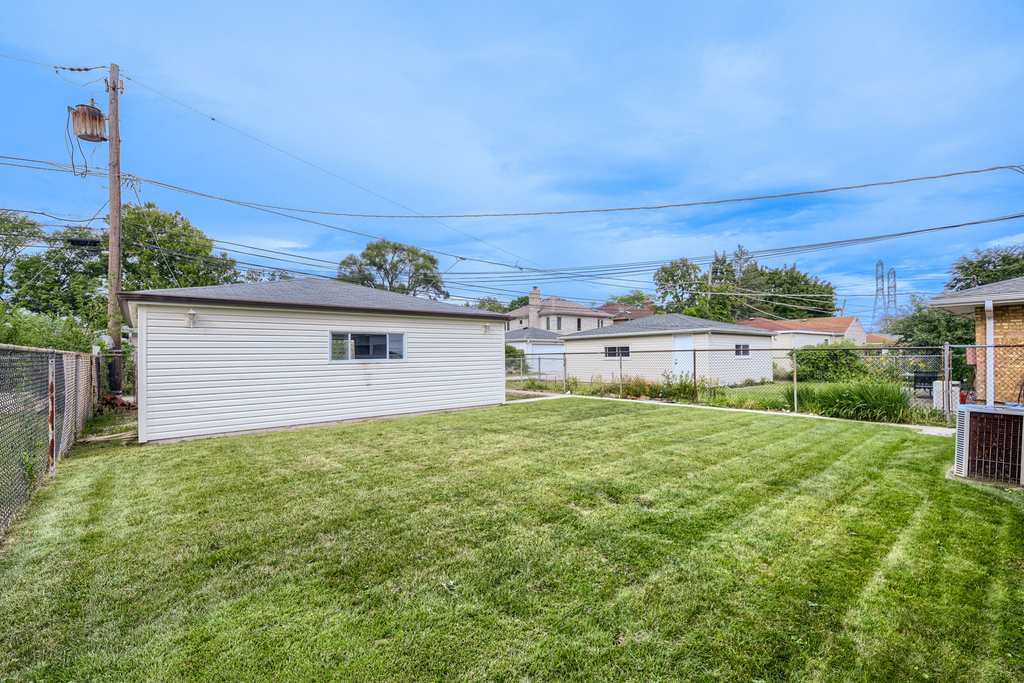 5004 Lee Street - Photo 16