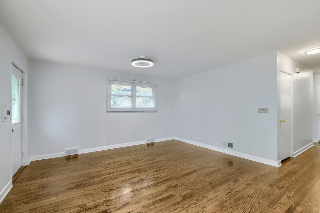5004 Lee Street - Photo 1
