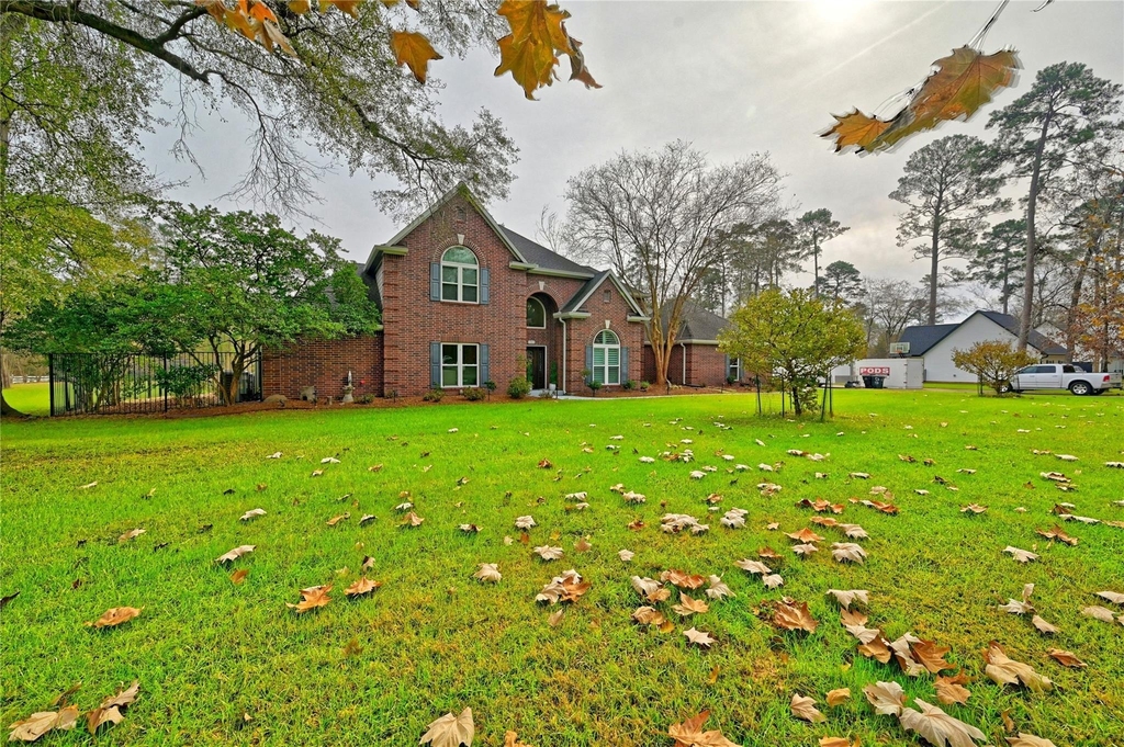 15461 Bedford Lane - Photo 2
