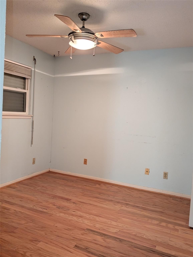 8402 Seawall Boulevard - Photo 18