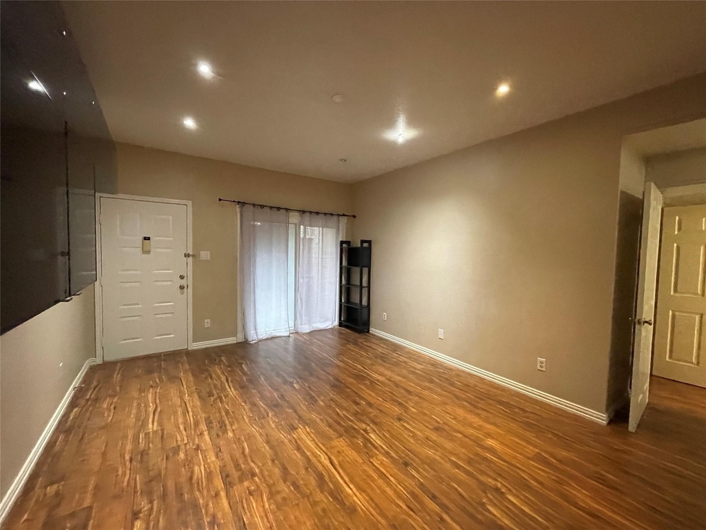 8055 Cambridge Street - Photo 4