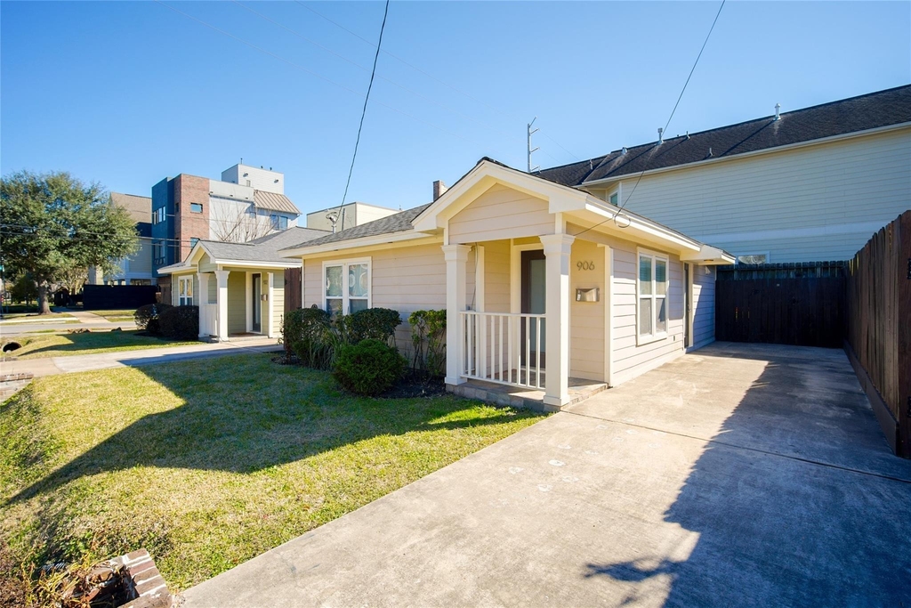 906 W 9th Street - Photo 0