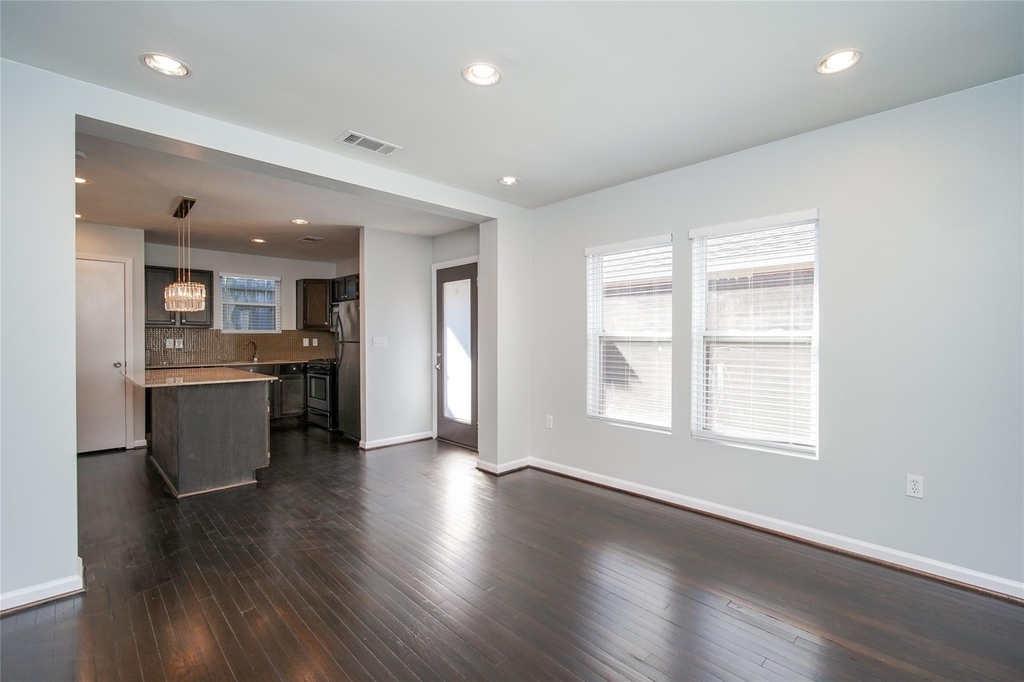906 W 9th Street - Photo 7