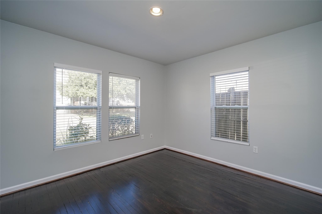 906 W 9th Street - Photo 22