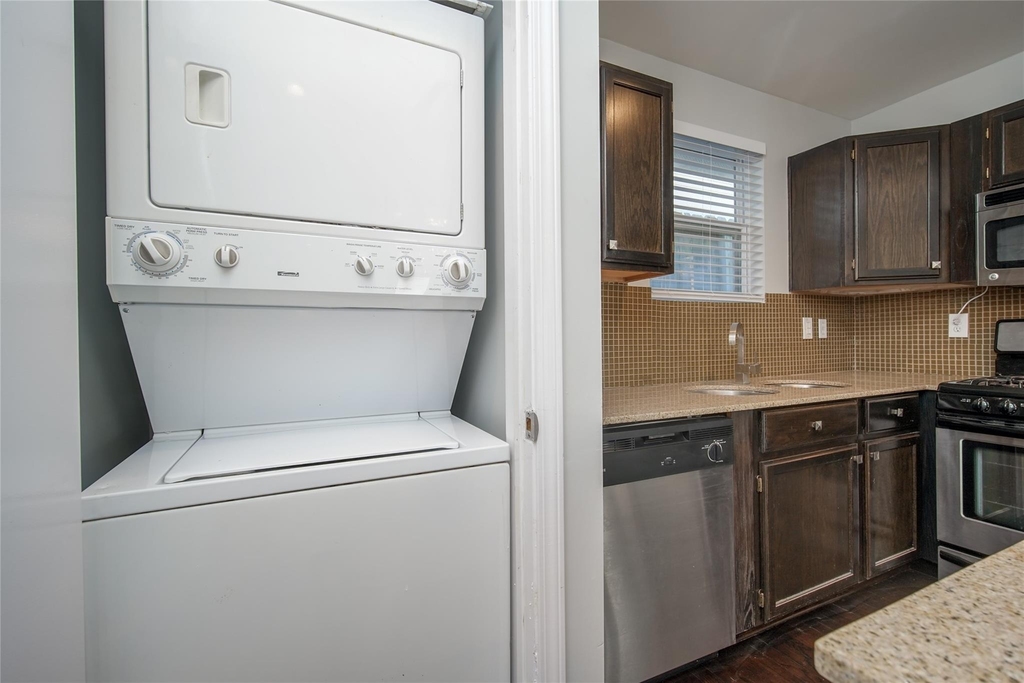 906 W 9th Street - Photo 18