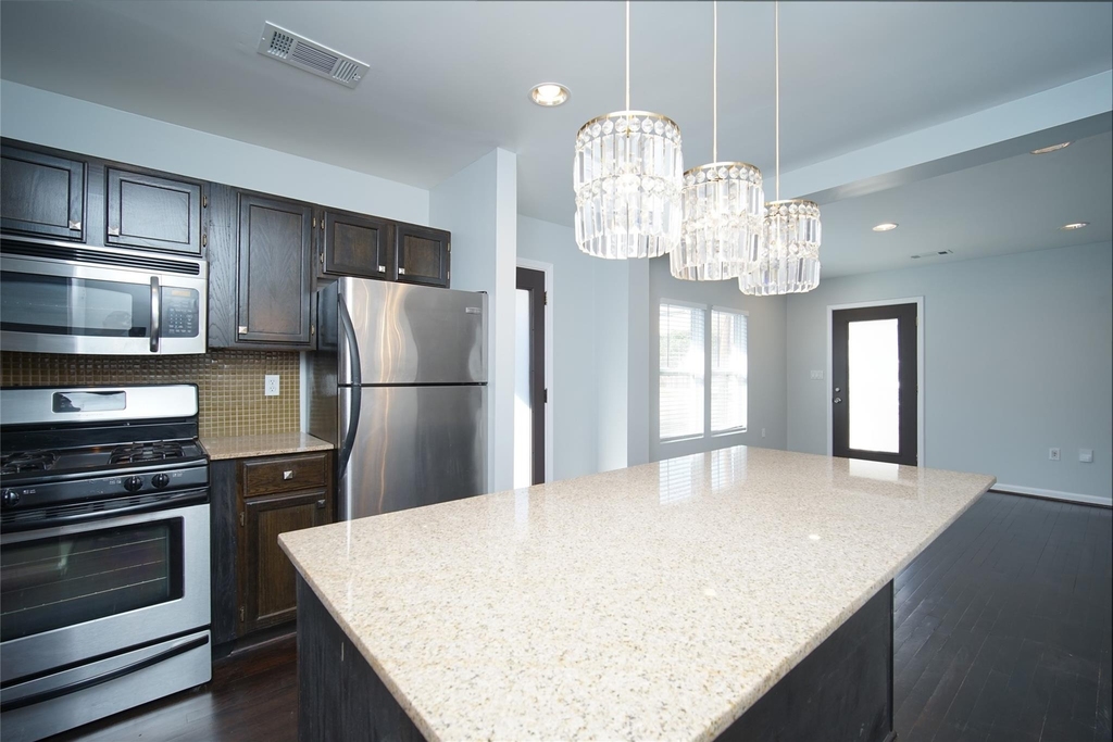 906 W 9th Street - Photo 13