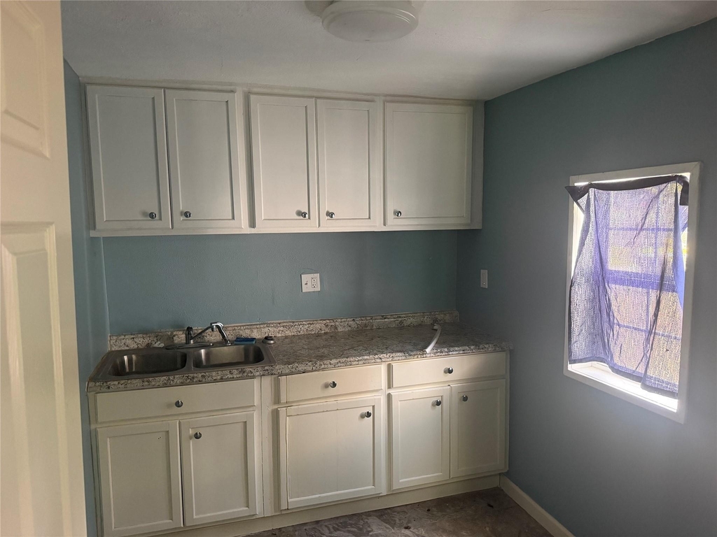1506 W Talmadge St Road - Photo 2