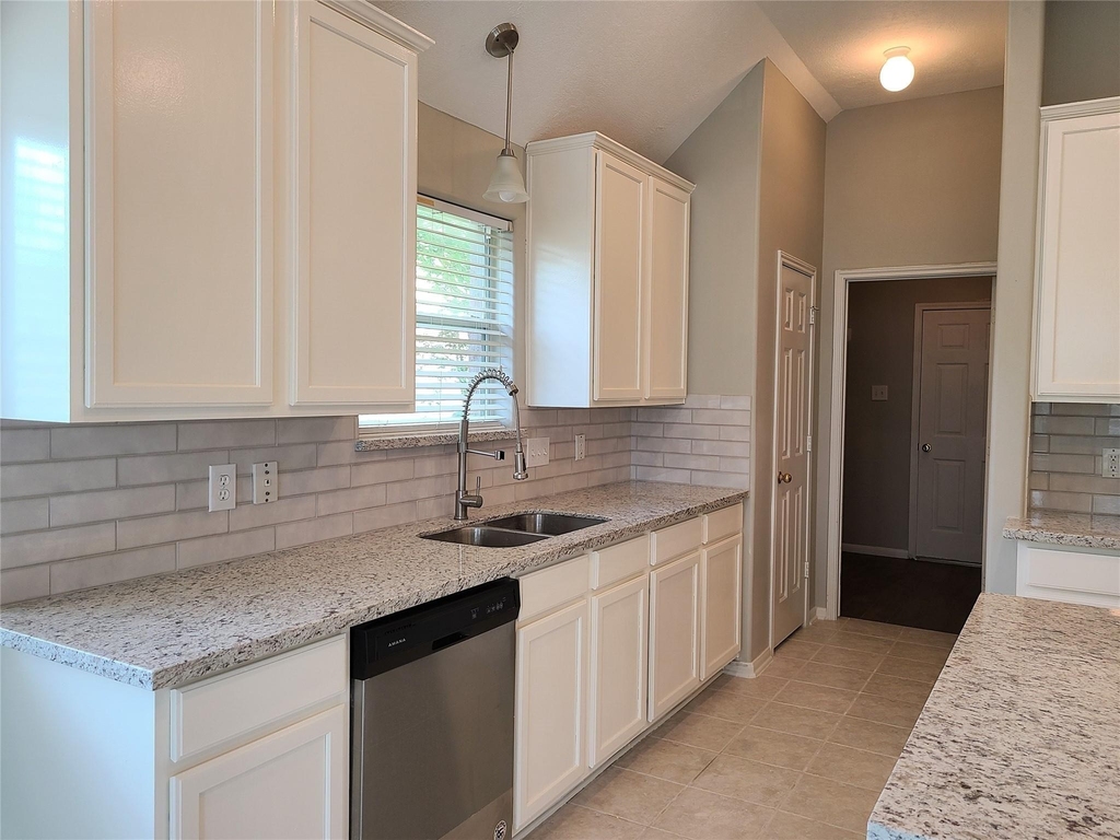 18818 Harbor Key Circle - Photo 16
