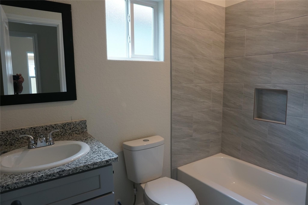 9585 Darkwood - Photo 7