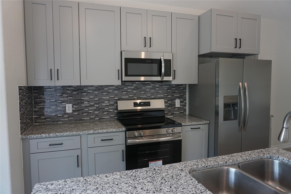 9585 Darkwood - Photo 4