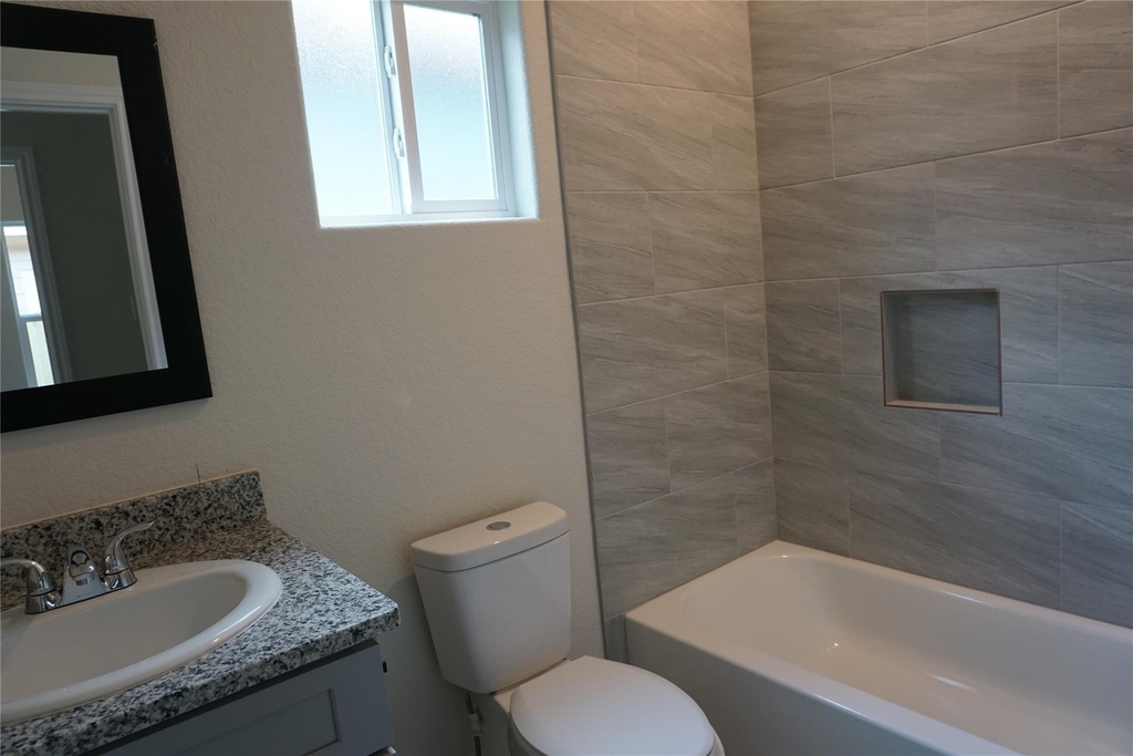9585 Darkwood - Photo 8