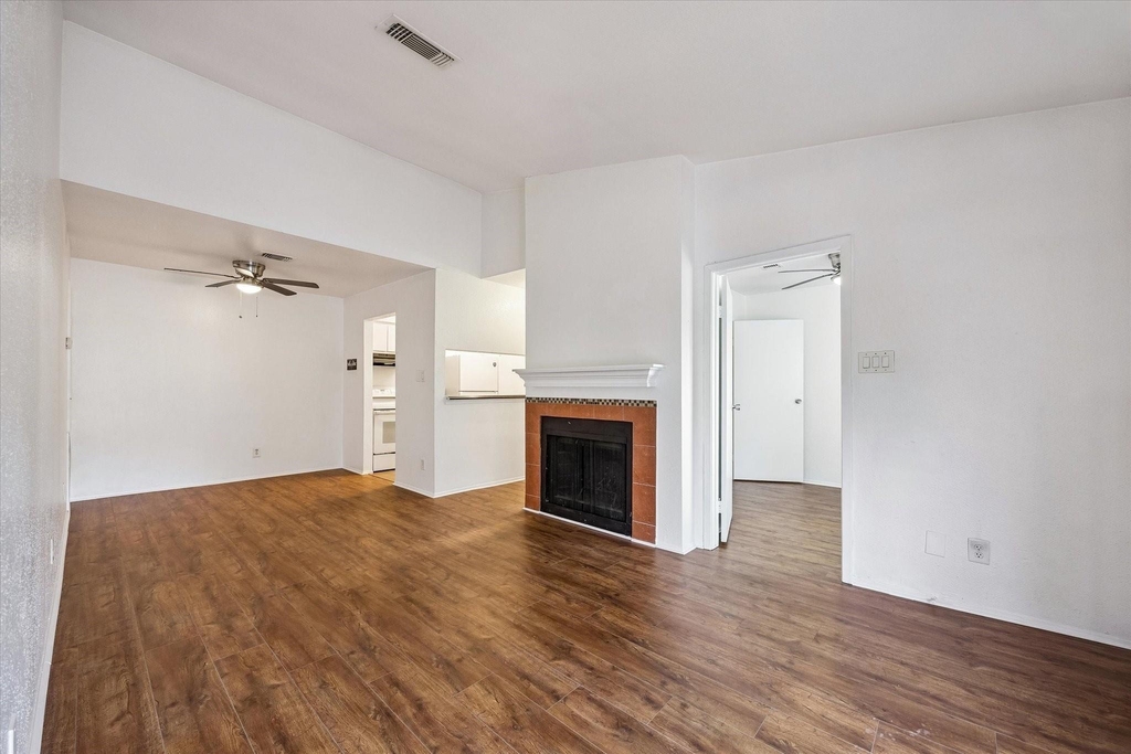 768 Memorial Mews Street - Photo 2