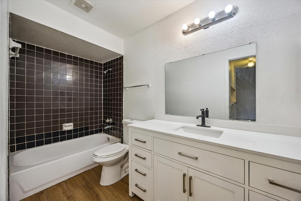 768 Memorial Mews Street - Photo 6