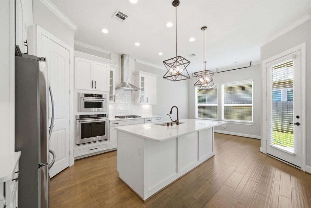 10009 Granary Drive - Photo 0