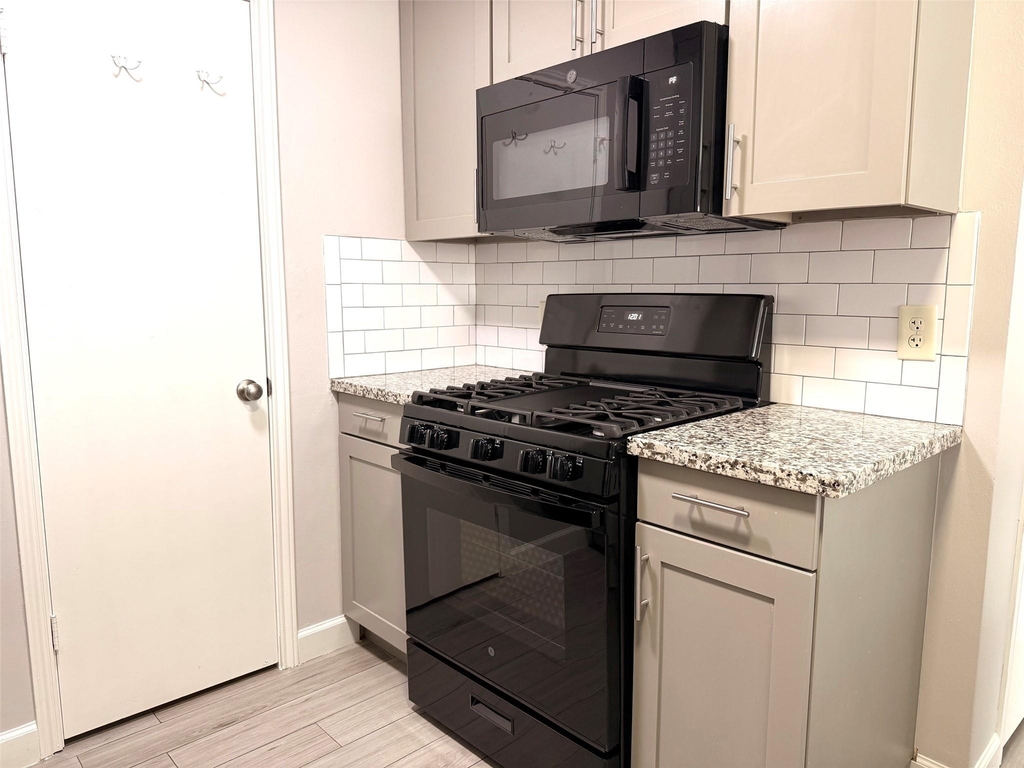 2430 Planters Row - Photo 5