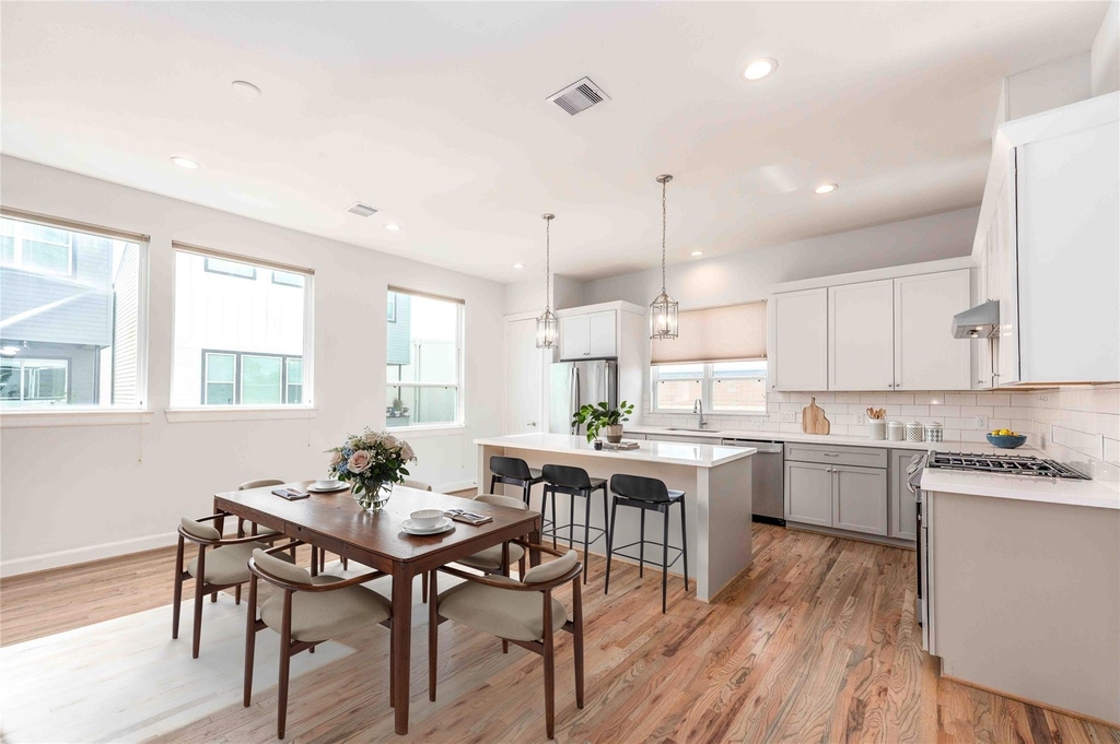 2471 W 11th Street - Photo 8