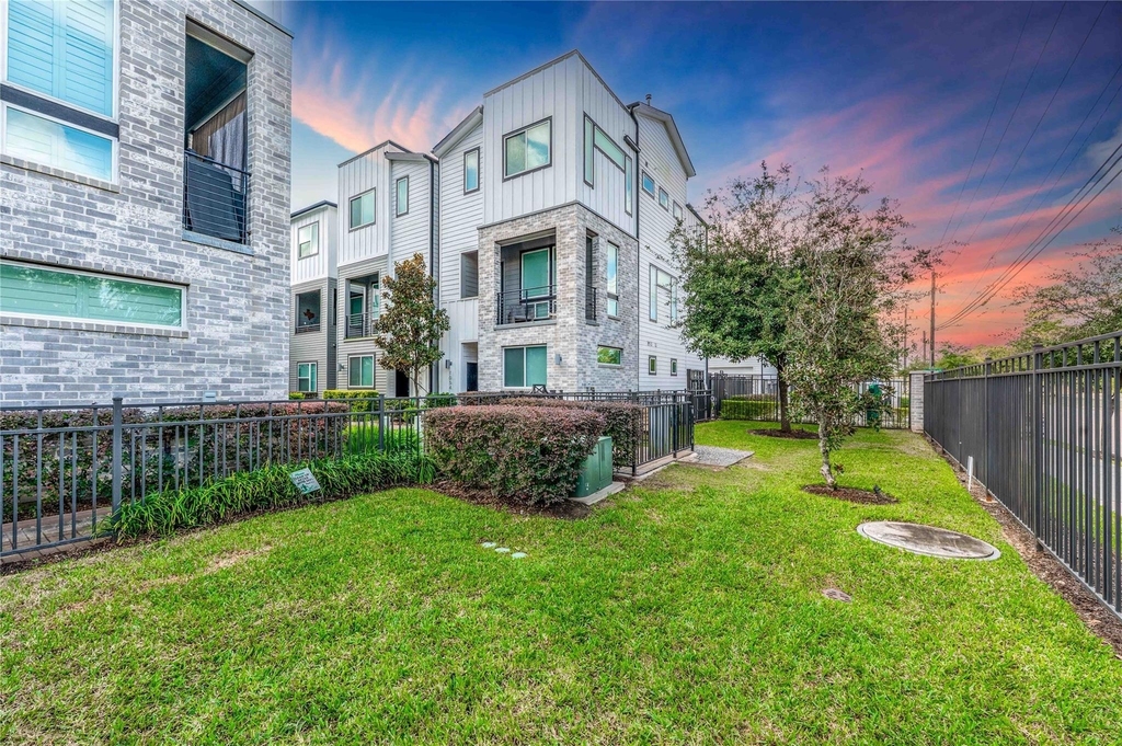 2471 W 11th Street - Photo 22