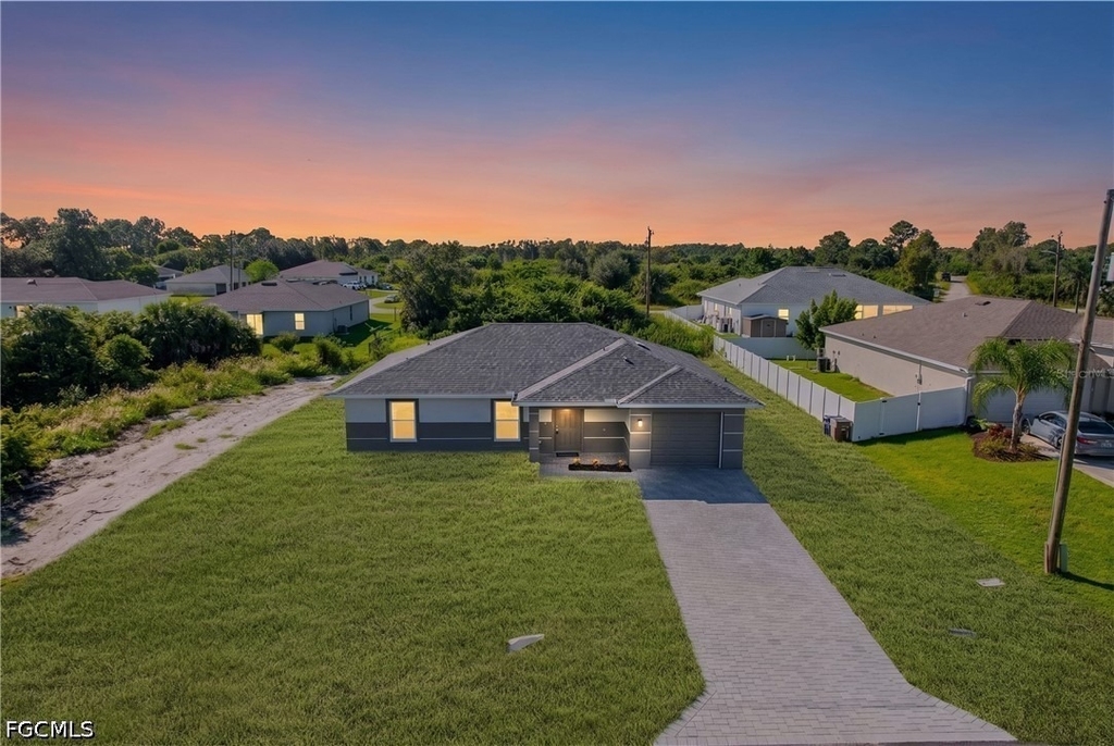 180 Peerless Street - Photo 0