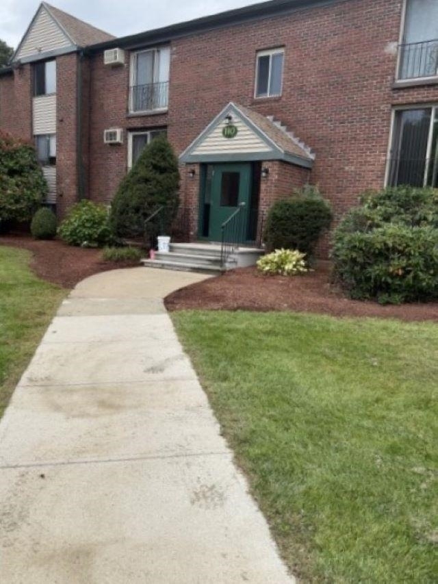 110 English Village - Photo 1