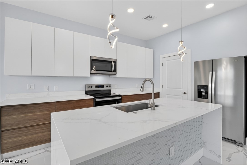 454 Mercedes Court - Photo 20