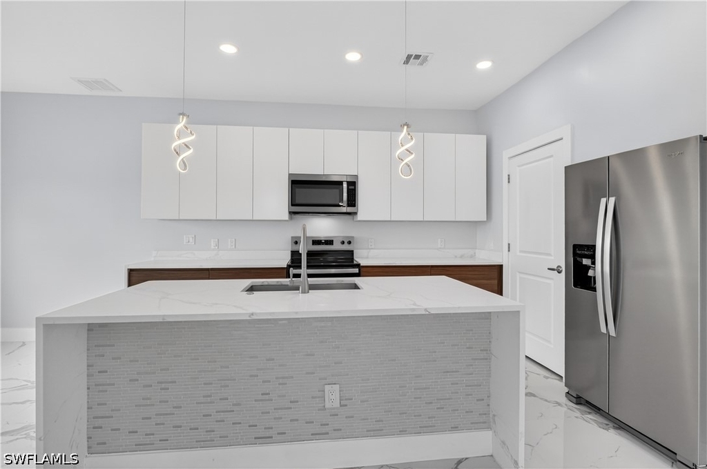454 Mercedes Court - Photo 19