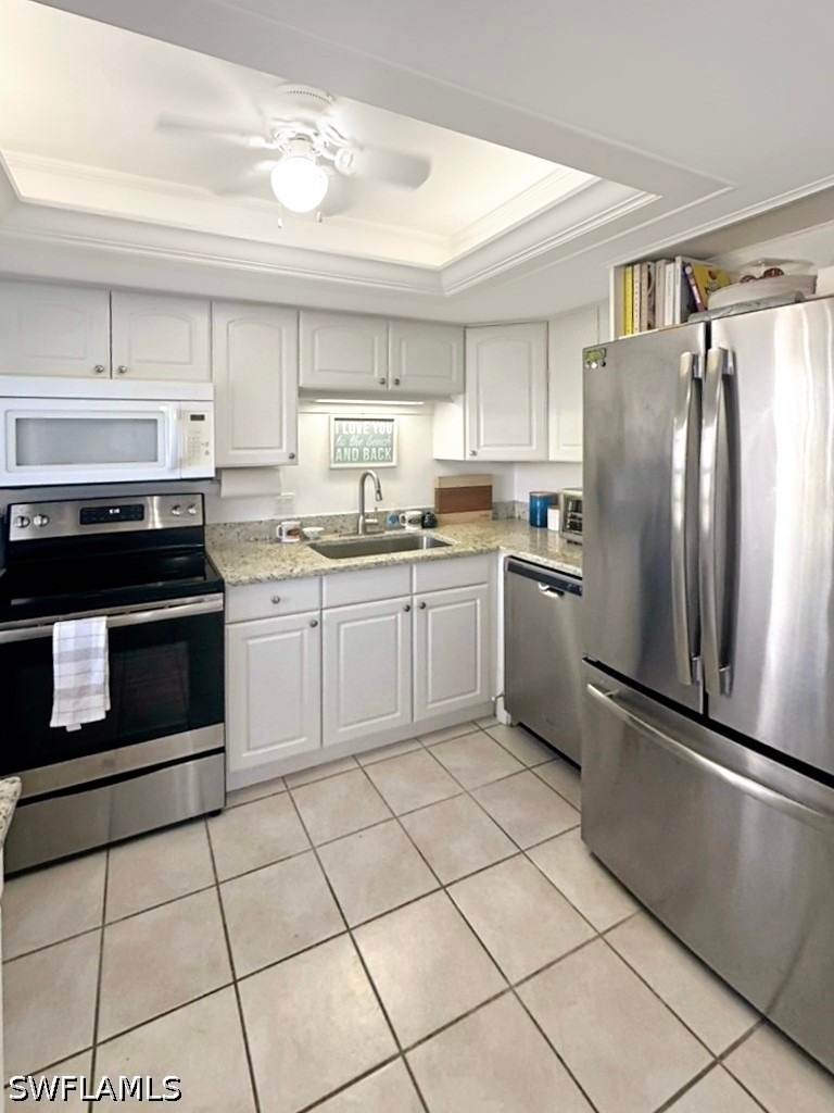 1130 Swallow Avenue - Photo 2