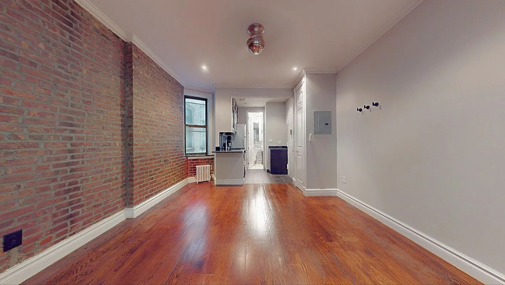210 East 25th Street - Photo 2