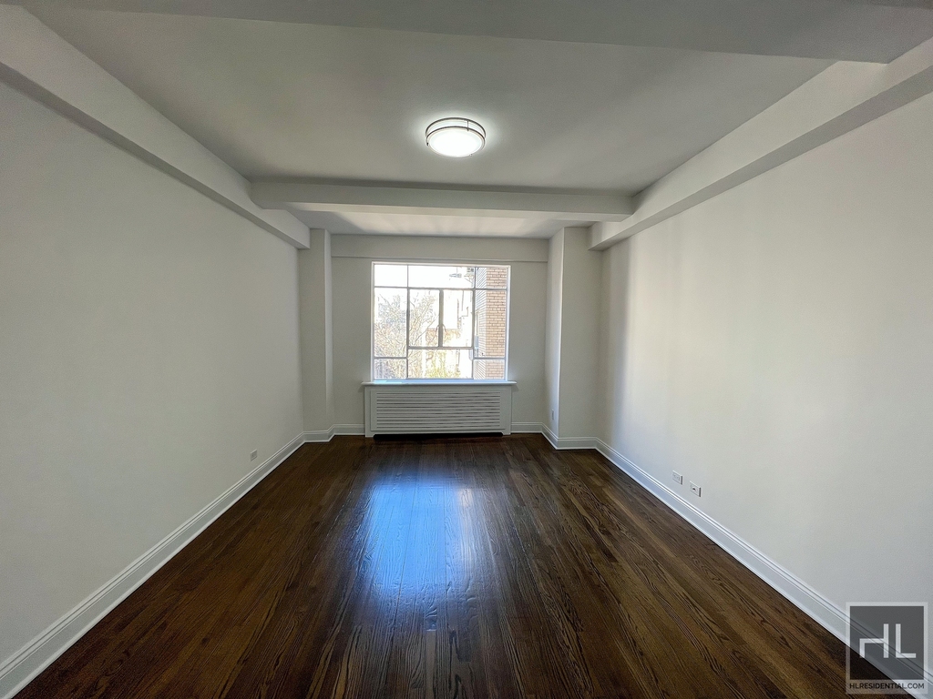 Fifth Avenue - Photo 2