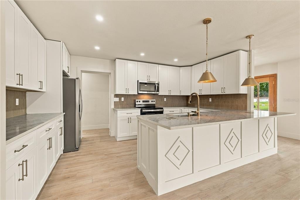 3946 Helena Street Ne - Photo 8