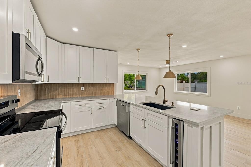 3946 Helena Street Ne - Photo 6