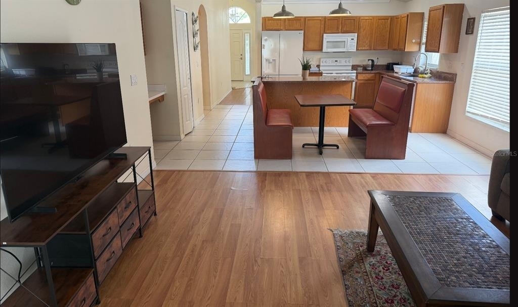1886 Holton Road - Photo 3