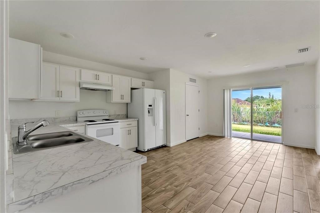 808 Abbeville Court - Photo 2