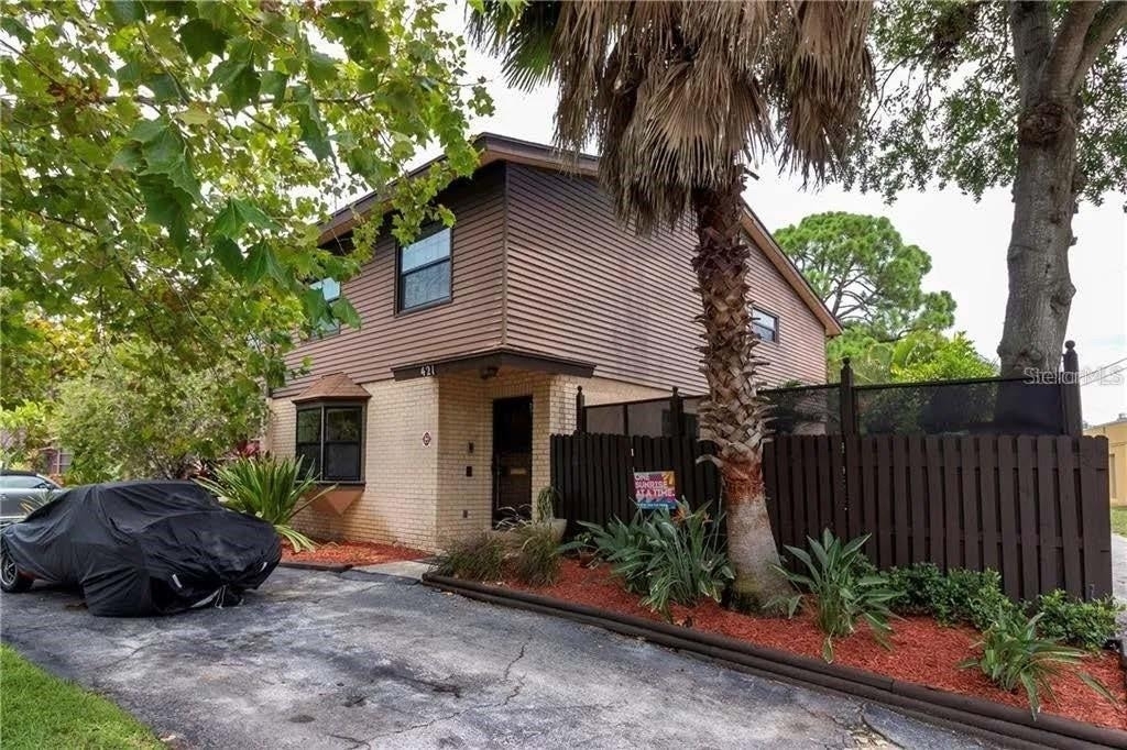 421 Palm Avenue N - Photo 1